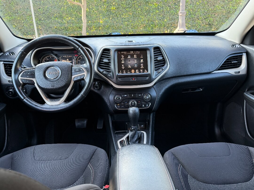 2016 Jeep Cherokee 75th Anniversary - Photo 19