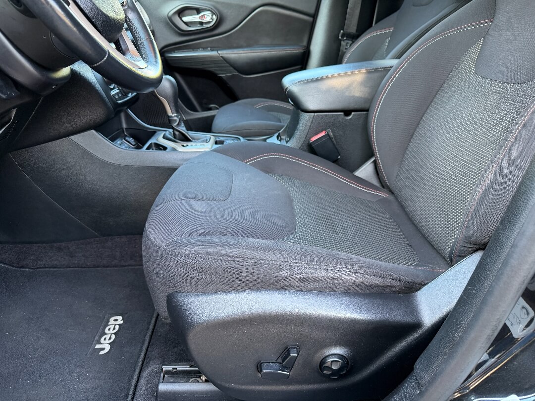 2016 Jeep Cherokee 75th Anniversary - Photo 12