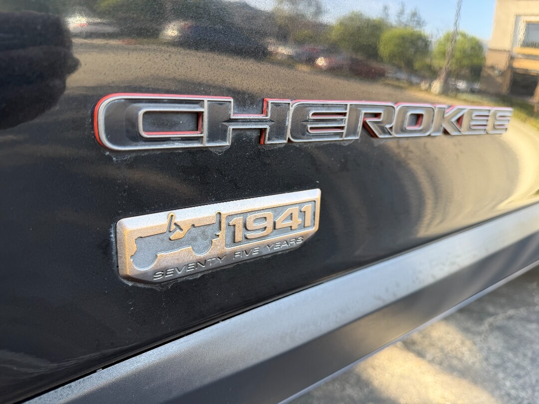 2016 Jeep Cherokee 75th Anniversary - Photo 8