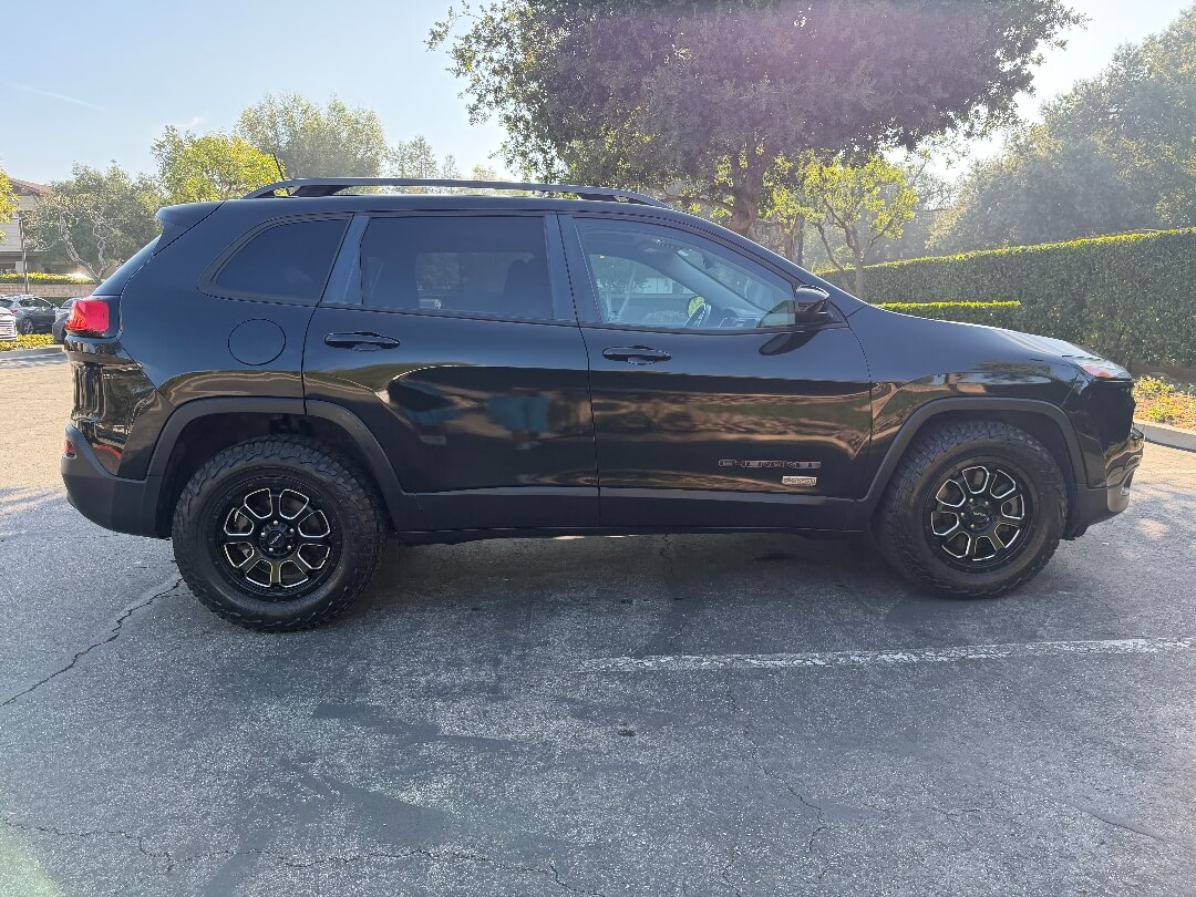 2016 Jeep Cherokee 75th Anniversary - Photo 6