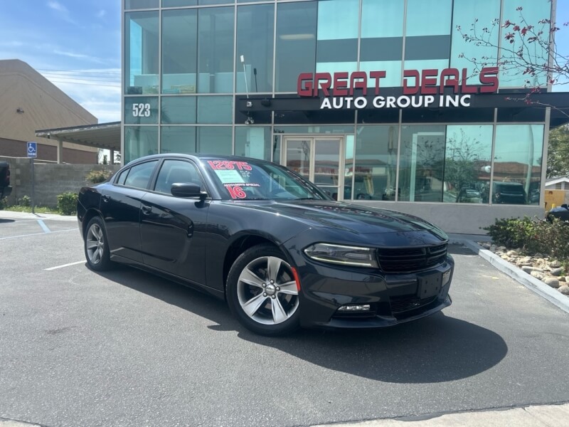 2016 Dodge Charger SXT's photo