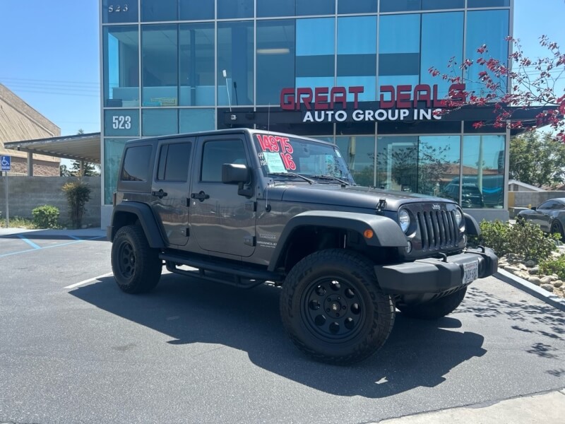 2016 Jeep Wrangler Sport's photo
