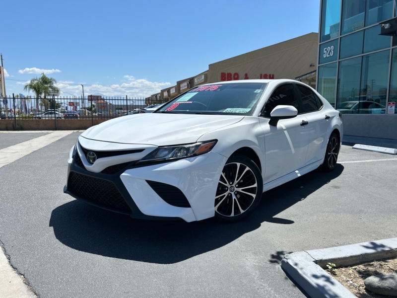 2019 Toyota Camry SE - Photo 4