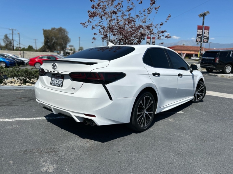 2019 Toyota Camry SE - Photo 5