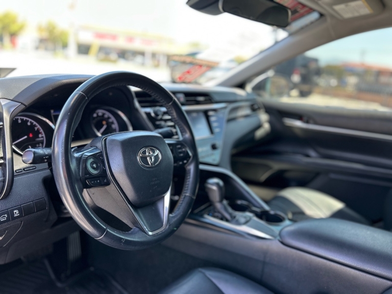 2019 Toyota Camry SE - Photo 7