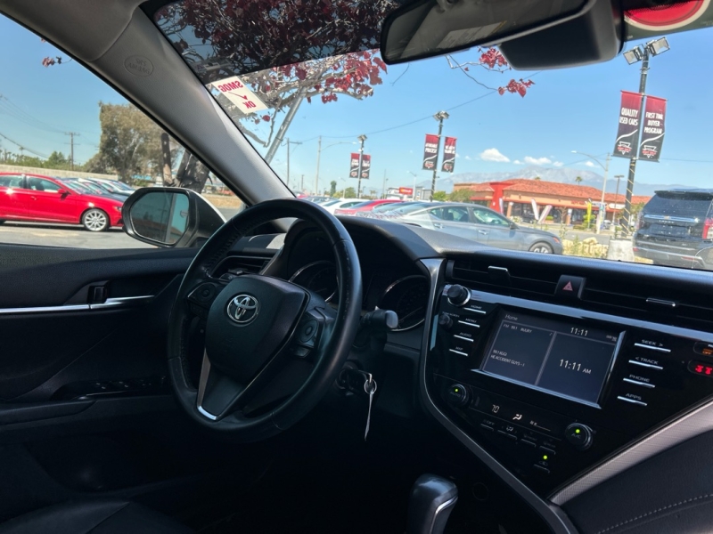 2019 Toyota Camry SE - Photo 11