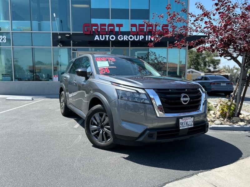 2024 Nissan Pathfinder S 2WD's photo