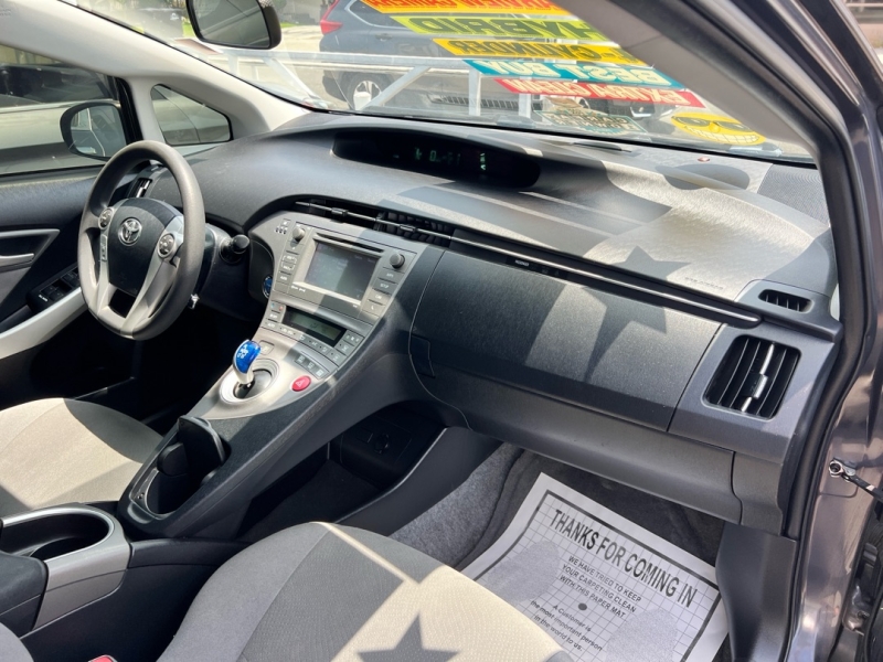 2015 Toyota Prius Four - Photo 22