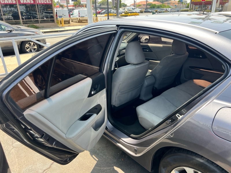2015 Honda Accord LX - Photo 11