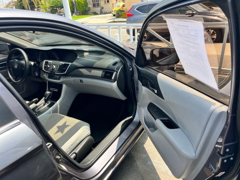 2015 Honda Accord LX - Photo 17