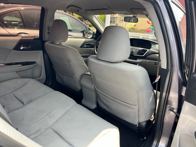 2015 Honda Accord LX - Photo 16
