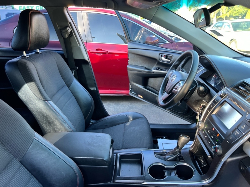 2016 Toyota Camry 30