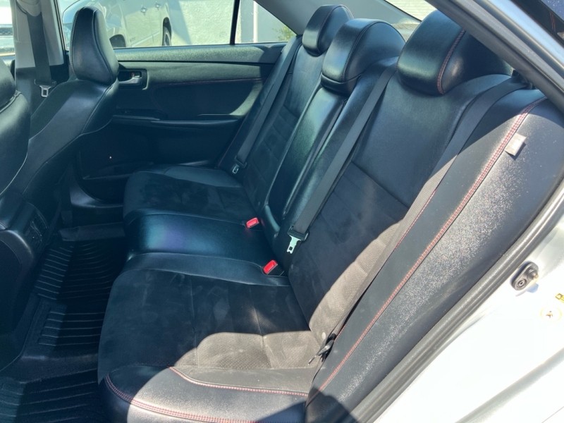 2016 Toyota Camry XSE - Photo 12
