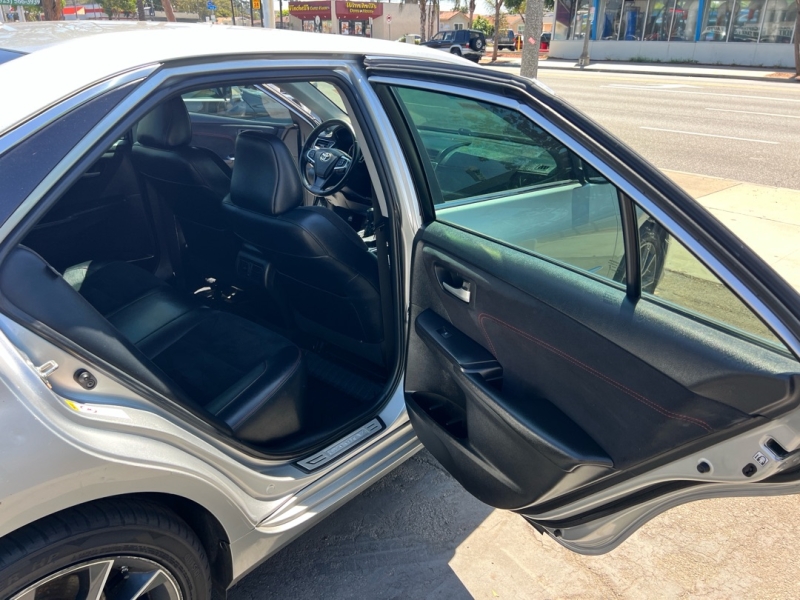 2016 Toyota Camry XSE - Photo 17