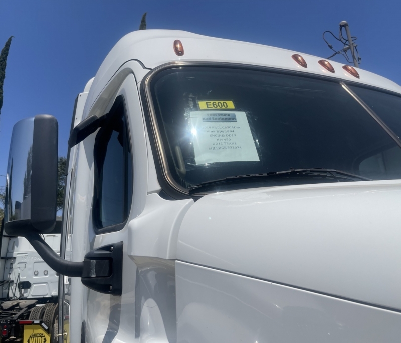 2019 Freightliner Cascadia CA