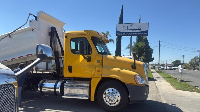 2014 FREIGHTLINER Cascadia 