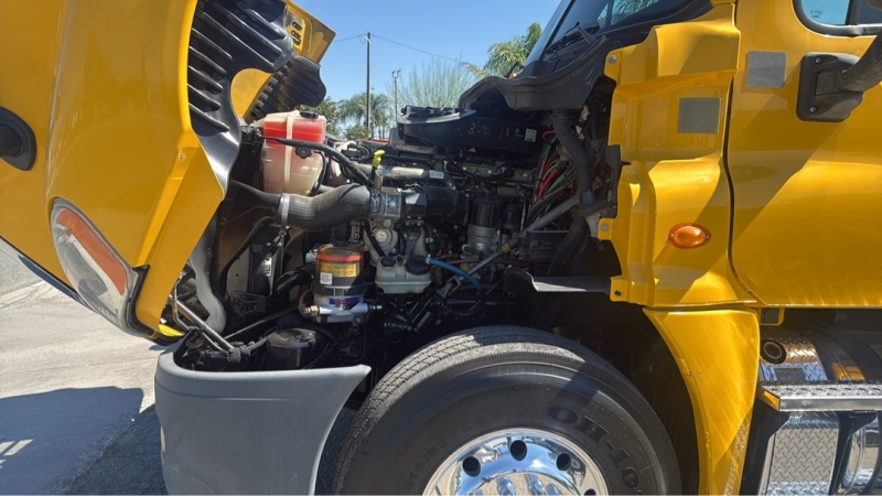 2014 FREIGHTLINER Cascadia 