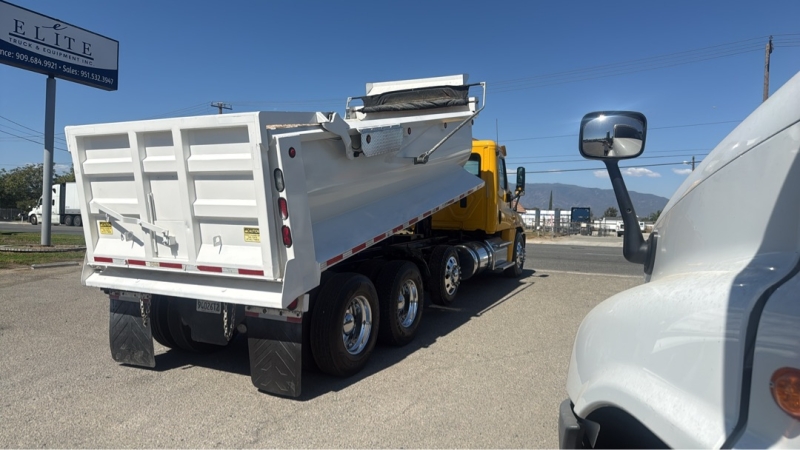 2014 FREIGHTLINER Cascadia 