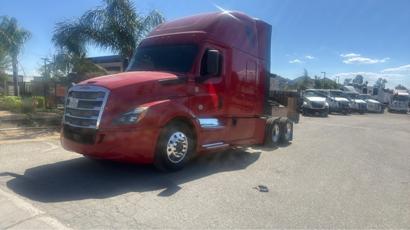 2019 FREIGHTLINER Cascadia 