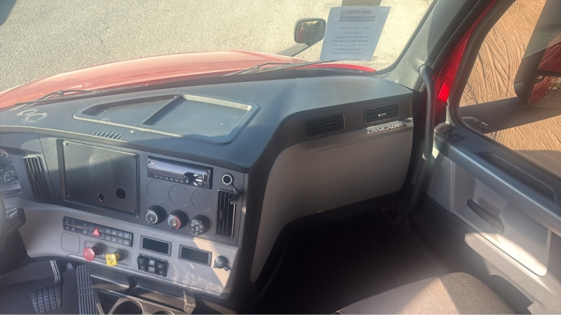 2019 FREIGHTLINER Cascadia 