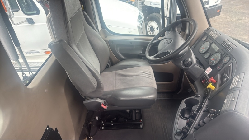 2019 FREIGHTLINER Cascadia 