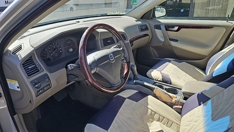 2003 Volvo V70 2.4T - Photo 8