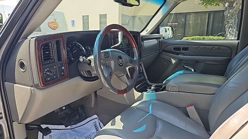 2005 Cadillac Escalade ESV Base - Photo 9