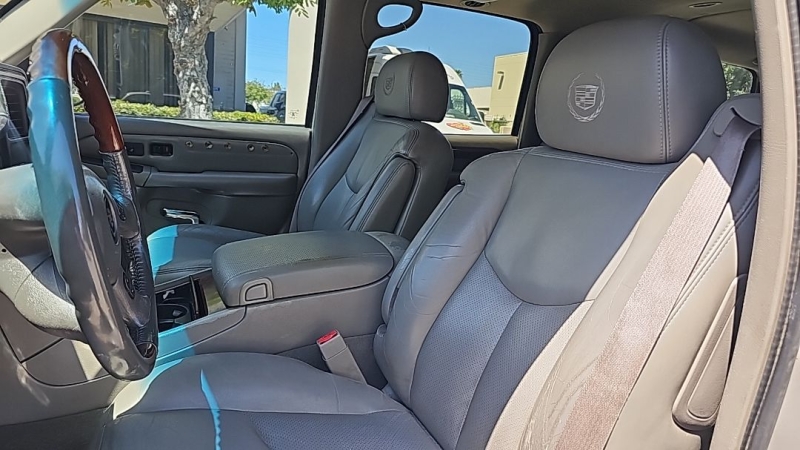 2005 Cadillac Escalade ESV Base - Photo 11