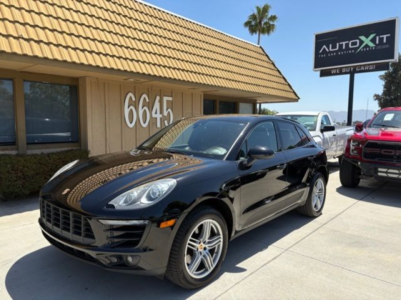 2017 Porsche Macan -'s photo