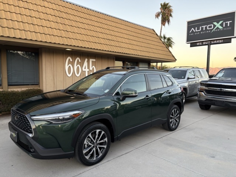 2022 Toyota Corolla Cross XLE's photo