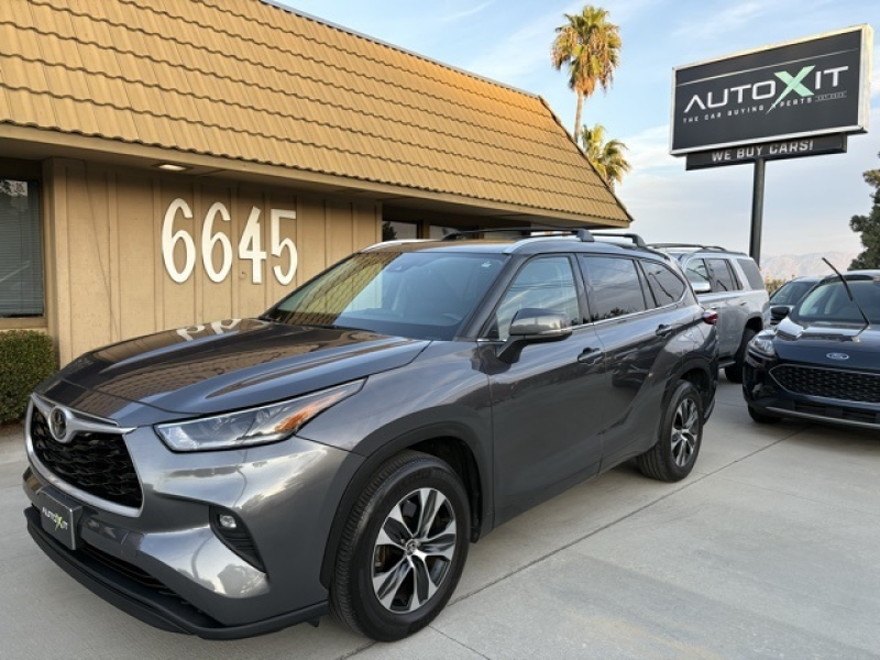 2021 Toyota Highlander XLE's photo