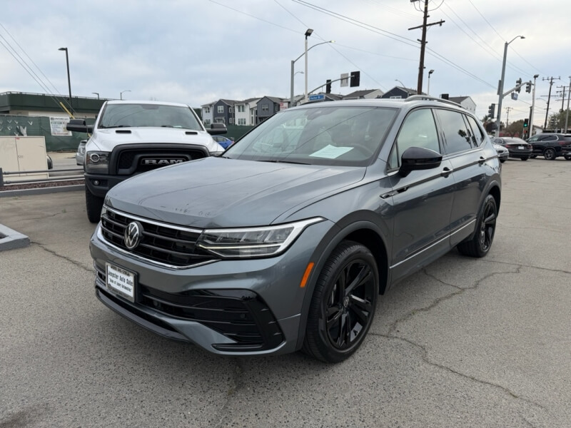 2023 Volkswagen Tiguan SE R-Line Black