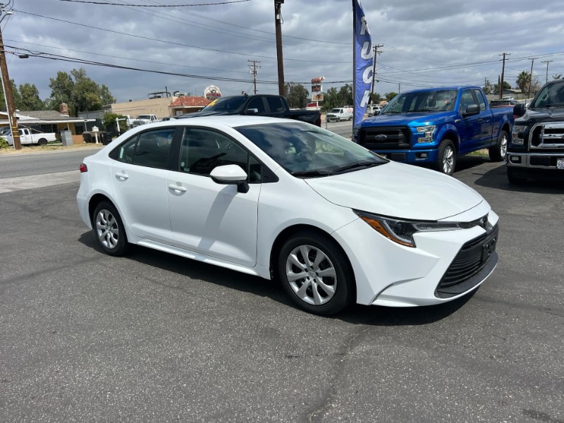 2024 Toyota Corolla LE photo 3