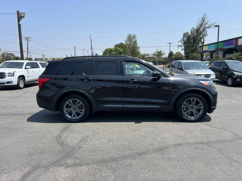 2022 Ford Explorer XLT photo 3