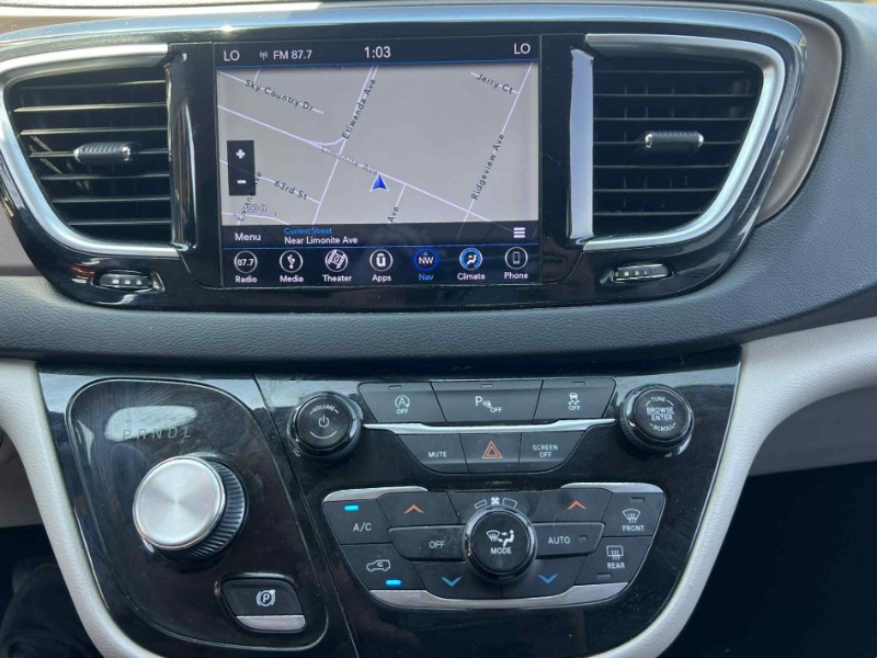 2018 Chrysler Pacifica Touring Plus photo 12