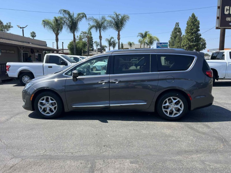 2018 Chrysler Pacifica Touring Plus photo 7