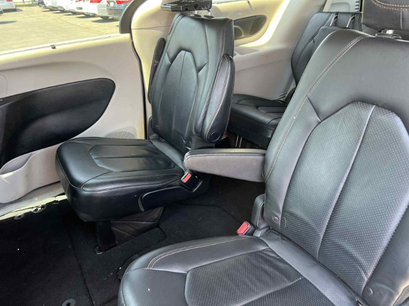 2018 Chrysler Pacifica Touring Plus photo 9