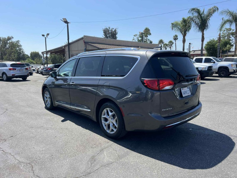 2018 Chrysler Pacifica Touring Plus photo 6