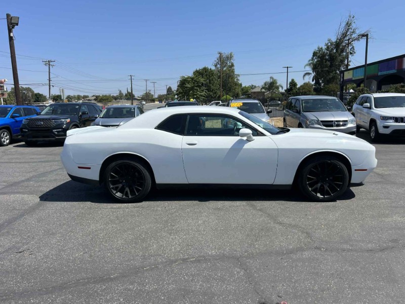2019 Dodge Challenger SXT photo 4