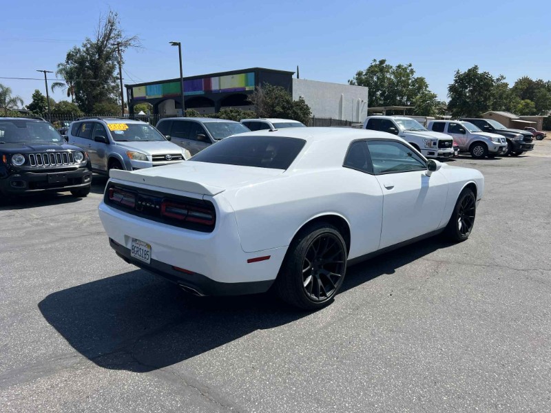 2019 Dodge Challenger SXT photo 5