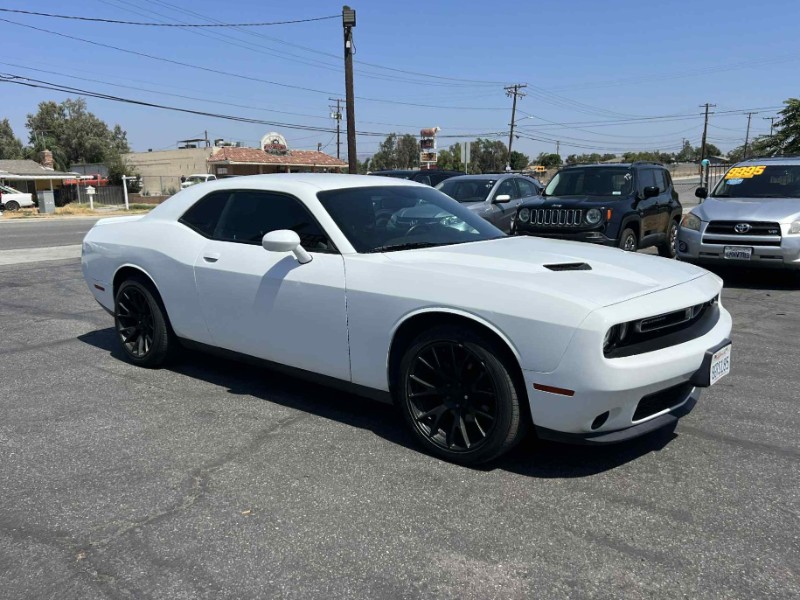 2019 Dodge Challenger SXT photo 3