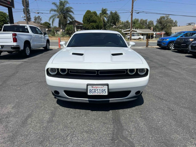 2019 Dodge Challenger SXT photo 2