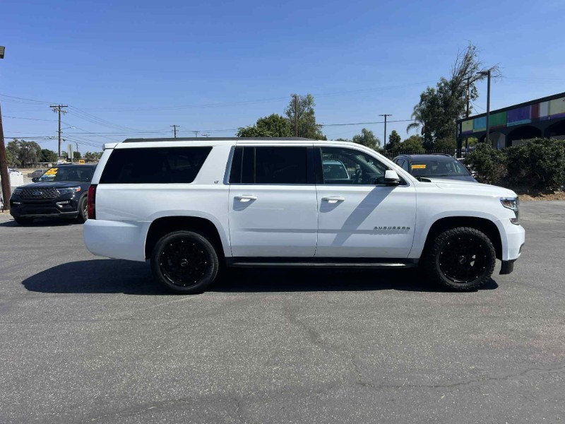 2015 Chevrolet Suburban LT photo 4