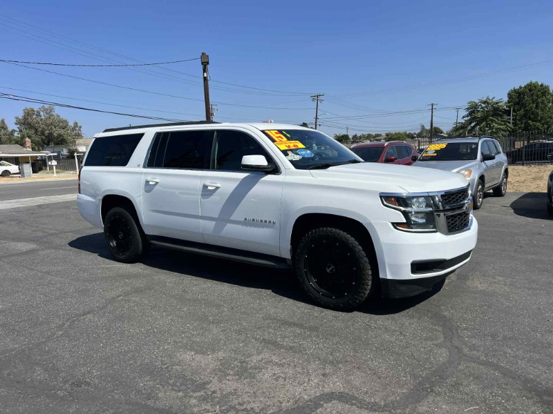 2015 Chevrolet Suburban LT photo 3
