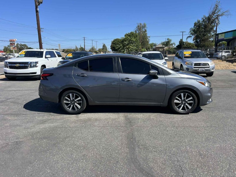 2021 Nissan Versa SV photo 4