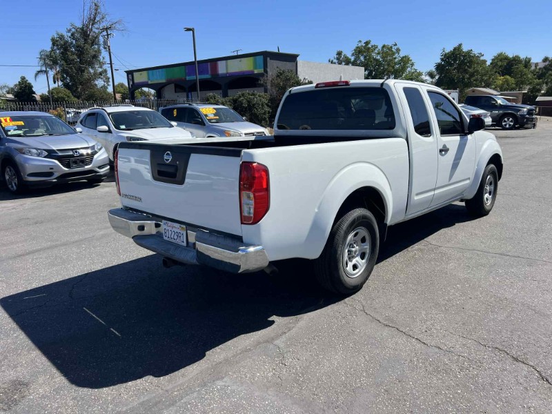 2015 Nissan Frontier S photo 4