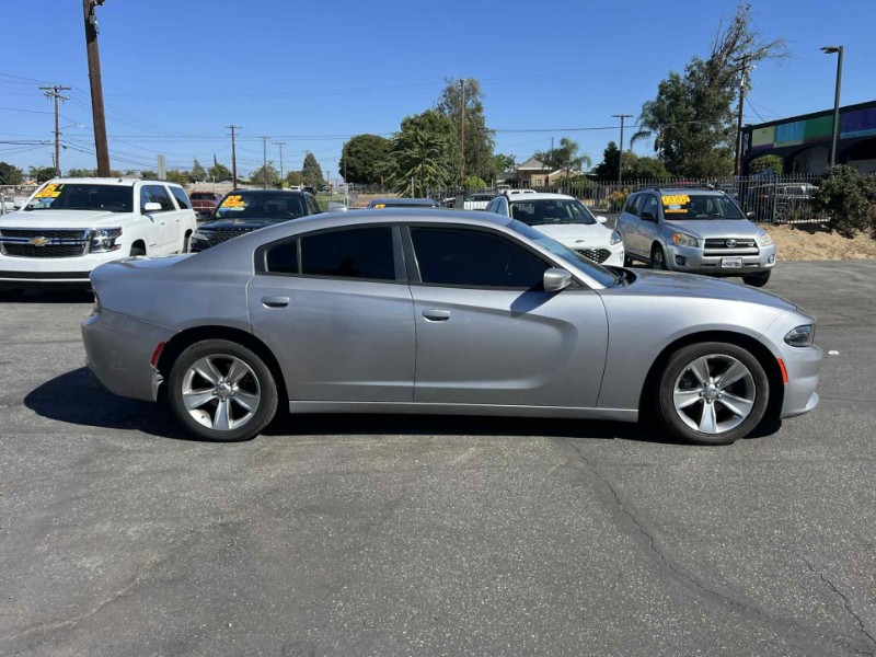 2015 Dodge Charger SXT photo 4