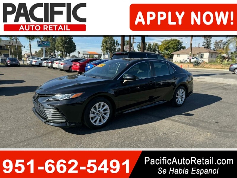 2022 Toyota Camry LE's photo