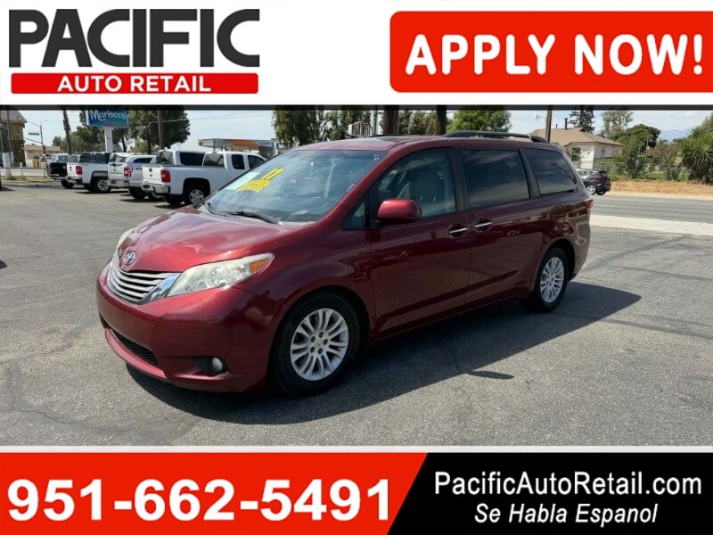 2017 Toyota Sienna XLE 8-Passenger