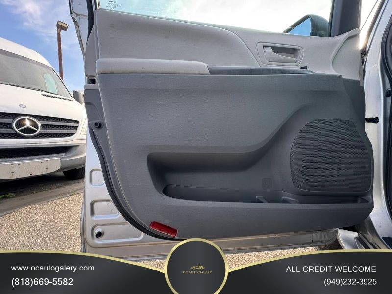 2017 Toyota Sienna L Minivan 4D
